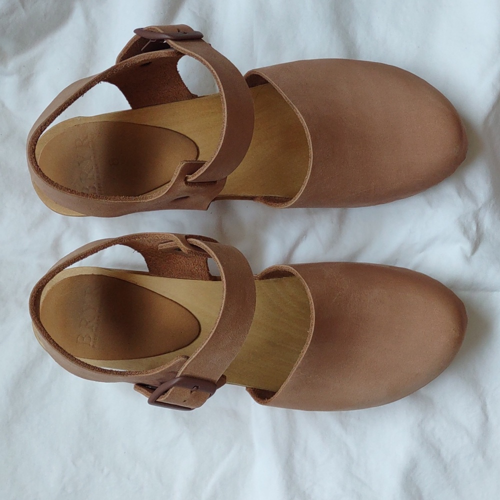 BRYR Emma Closed Toe Clog